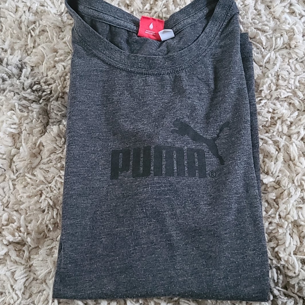 Women's Puma T-shirt Size Medium